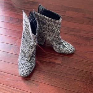 Knit heeled boots square toe